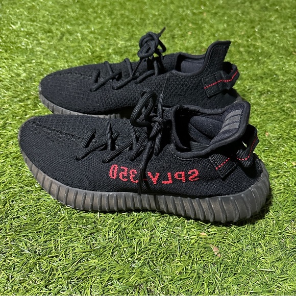 Yeezy Boost 350 V2 Black Red - Picture 2 of 6